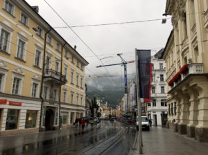 Innsbruck, Shopping im Regen