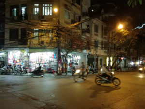 In der Nacht ist es etwas ruhiger in Hanoi.