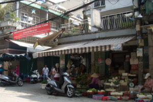 Ein Markt in einer ruhigen Seitengasse in Ho Chi Minh City.